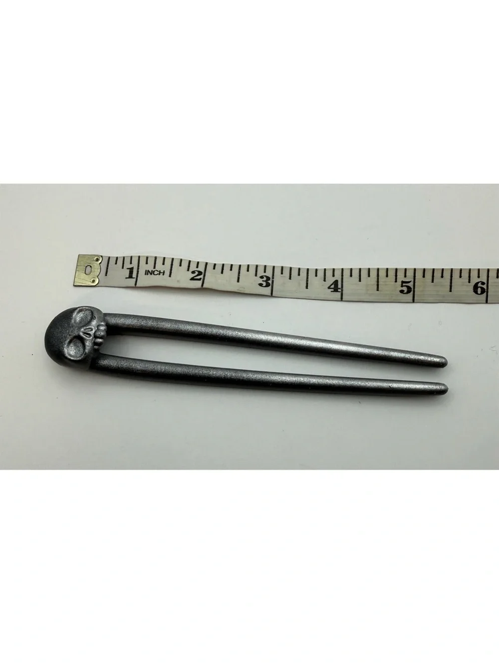 Gothic Skull Hair Stick – Iridescent Double‑Prong Resin Hairpins